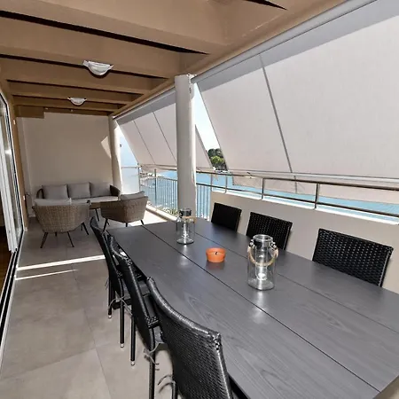 Michelle - Sights Within Easy Reach Daire Zadar